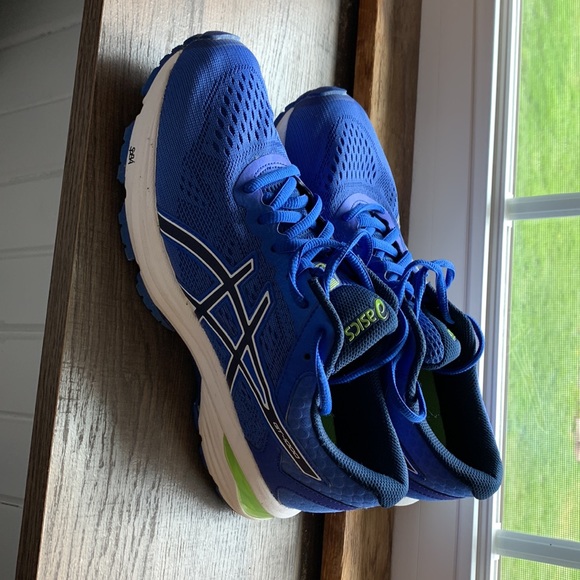 Like new ASICS. - Picture 6 of 7